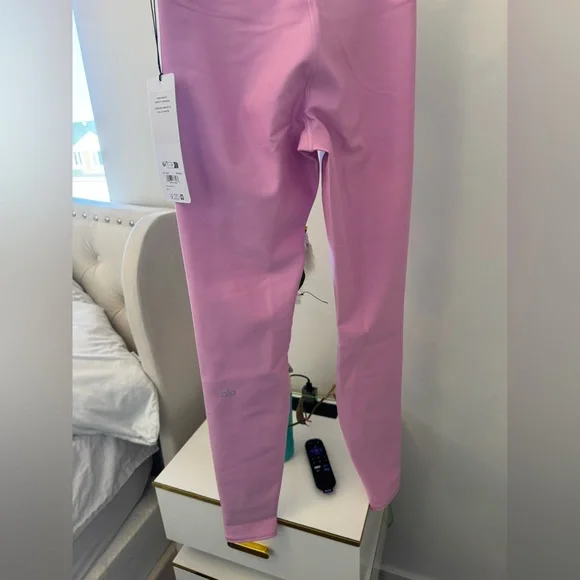 ALO Yoga HIGH-WAIST AIRLIFT LEGGING - Candy Heart Pink - Picture 9 of 9